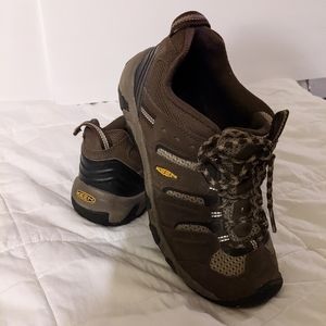 KEEN Men's  Soft Toe Hiking shoes Size 8.5